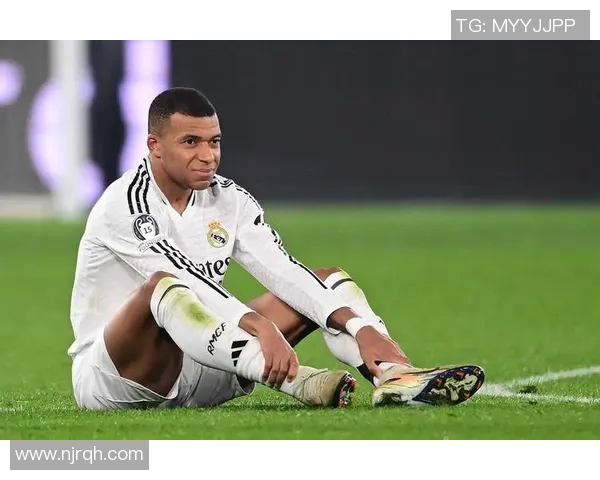 足球明星外貌特征解析：从发型到身材的全面描述与魅力展现