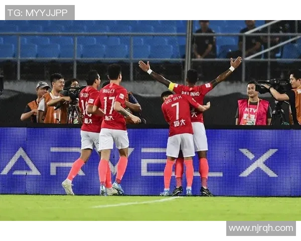 恒大与墨胜利激战正酣比分揭晓引发球迷热议