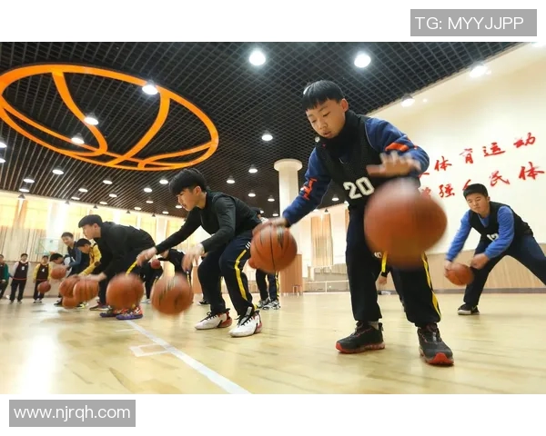 人从众体育篮球培训班助力青少年成长提升篮球技能与团队合作精神